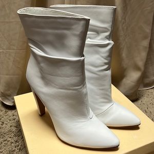 White Women’s boots. Size 10
